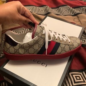 Gucci sneaker mens size 7 i wear womens 8.5 an these fit